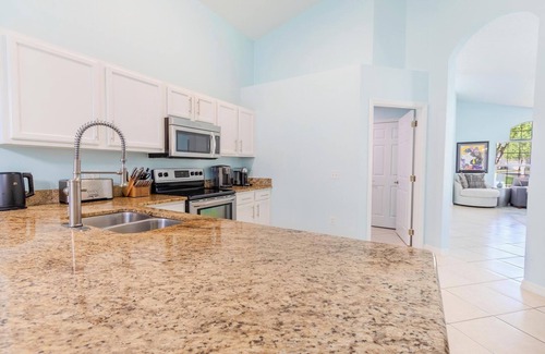 Lake Berkley Casa | 4-Bed Home | Near Disney | Private Pool