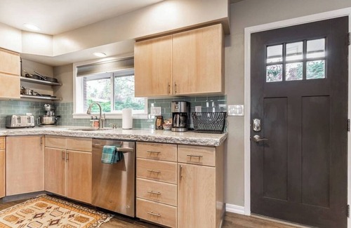 Vancouver Casa | 4-bed home w GameRoom, FirePit & Saltwater Hot Tub