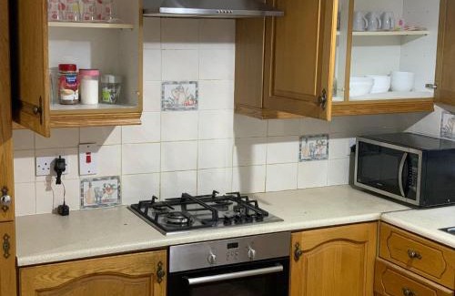 Ongar Apartamento | 4 Bed house 9 adults