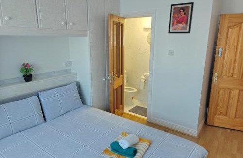 Ongar Apartamento | 4 Bed house 9 adults