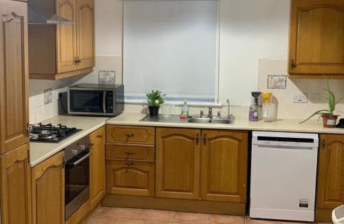 Ongar Apartamento | 4 Bed house 9 adults