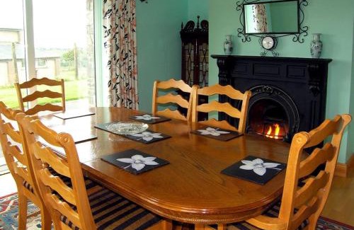 Aghabullogue Casa | 4 Bed in Aghabullogue oc-ii04284