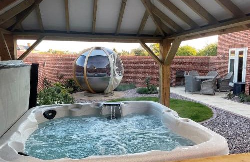 Holt Casa | 4 Bed in Holt 79034