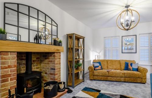 Holt Casa | 4 Bed in Holt 79034