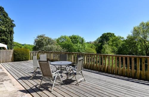 Newtown Casa | 4 Bed in Newtown 48641