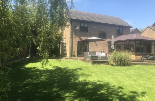Brackley Casa | 4 bed large detached hose close to silverstone
