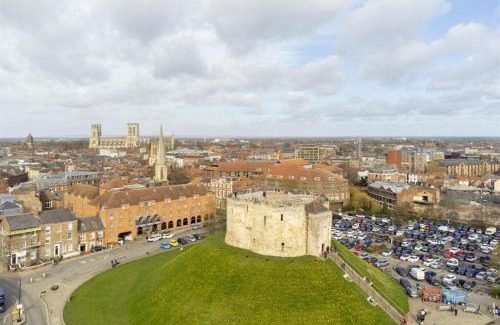 York Casa | 4 bed town house with views of Clifford & River Ouse