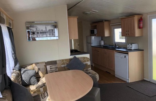Tattershall Otro | 4 bedroom 10 berth caravan tattershal lakes
