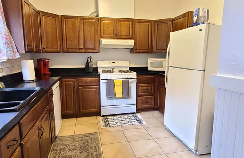 Oak Park Casa | 4 bedroom 2 bath downtown craftsman home
