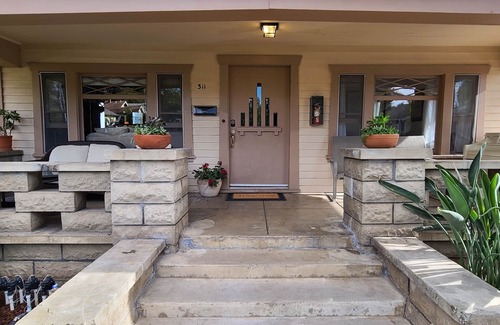 Oak Park Casa | 4 bedroom 2 bath downtown craftsman home