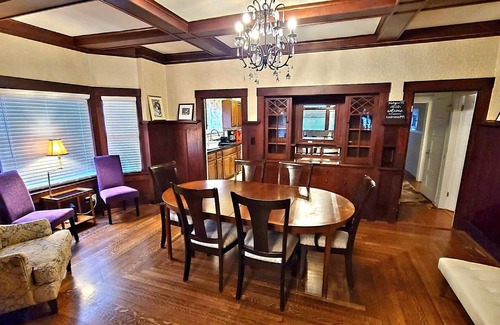 Oak Park Casa | 4 bedroom 2 bath downtown craftsman home