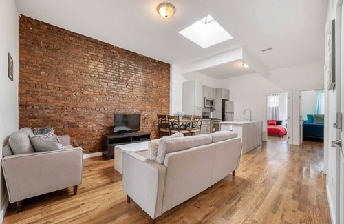 East Flatbush Casa | 4 Bedroom 2 Bathroom Beautiful Brooklyn Apartment