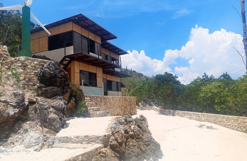 Coron Casa | 4 Bedroom 2-Storey Beach House with Pool