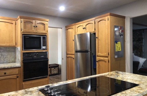 Truckee Cabina | 4 bedroom 2190 sq ft. home in Tahoe Donner Truckee With central AC
