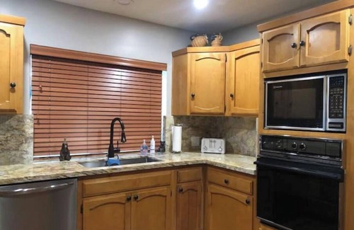 Truckee Cabina | 4 bedroom 2190 sq ft. home in Tahoe Donner Truckee With central AC