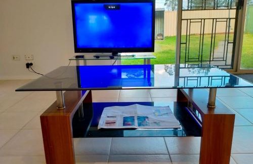 Kingswood Casa | 4 Bedroom, 3 bath room home in Kingswood NSW, free WIFI Internet, free parking