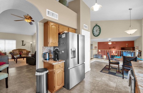 Avondale Casa | 4 Bedroom 3 Bathroom on the Lake! 3 Queen Beds!