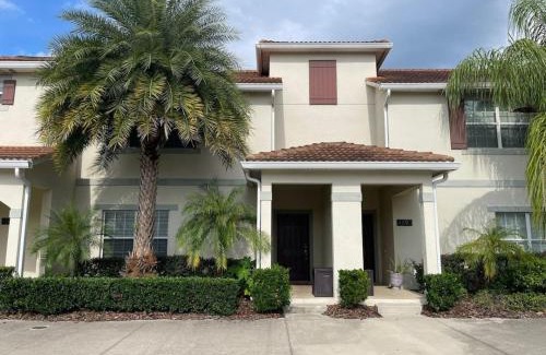 Kissimmee Casa | 4 Bedroom 3 Bathroom Storey Lake 4895CT