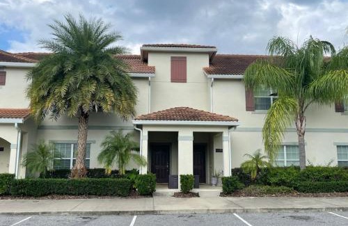Kissimmee Casa | 4 Bedroom 3 Bathroom Storey Lake 4895CT