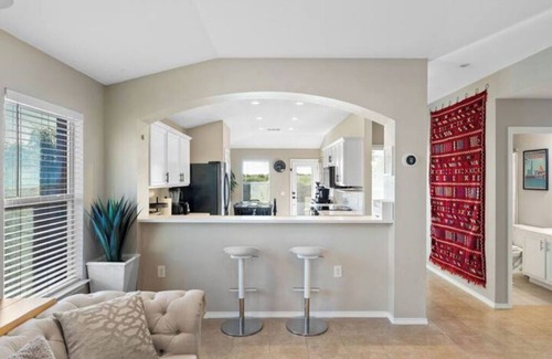 Los Cielos Apartamento | 4 Bedroom: 5min to COTA/Airport 15min-Downtown