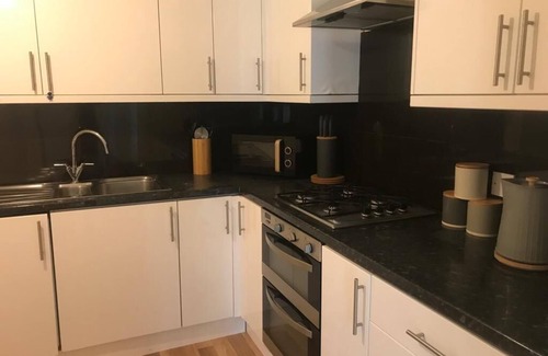 Streatham Apartamento | 4 Bedroom, 8 bed apartment,Free parking