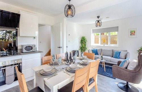 Weston-super-Mare Cabaña | 4 bedroom accommodation in Kewstoke, near Weston-super-Mare