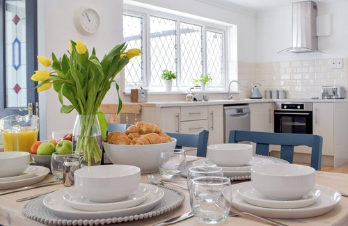 Lamphey Cabaña | 4 bedroom accommodation in Lamphey, near Tenby