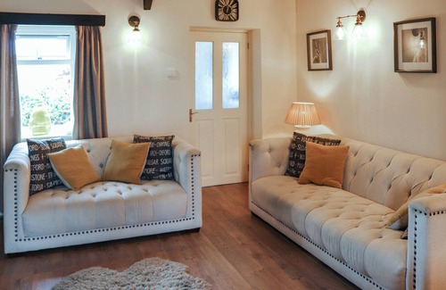 Ty Croes Cabaña | 4 bedroom accommodation in Ty Croes, near Rhosneigr