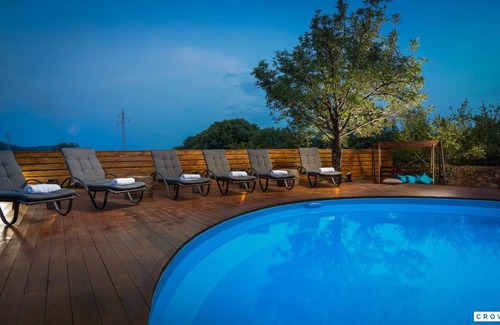 Bilice Villa | 4 bedroom accommodation in Bilice, Šibenik