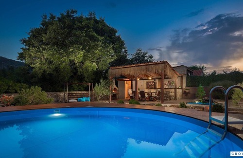 Bilice Villa | 4 bedroom accommodation in Bilice, Šibenik