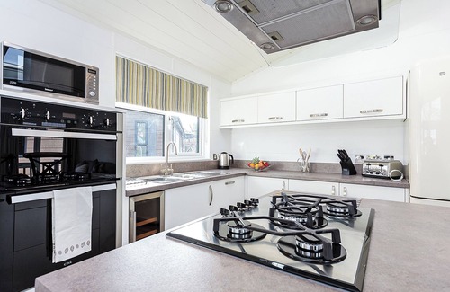 Ryde Chalet De Esquí | Alojamiento de 4 habitaciones en Wootton Bridge, Nr Cowes