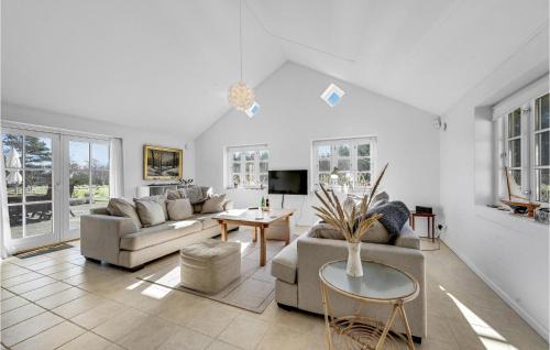 Øby Casa | 4 Bedroom Amazing Home In Ulfborg