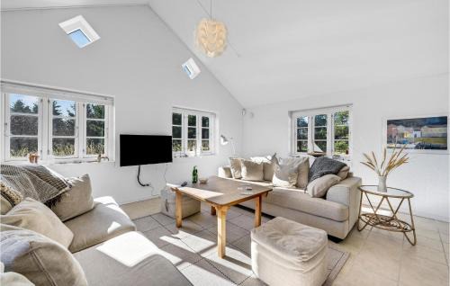 Øby Casa | 4 Bedroom Amazing Home In Ulfborg