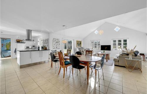 Øby Casa | 4 Bedroom Amazing Home In Ulfborg