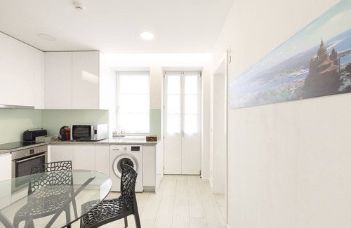 Viana do Castelo Apartamento | 4 bedroom apartment on the city's main avenue
