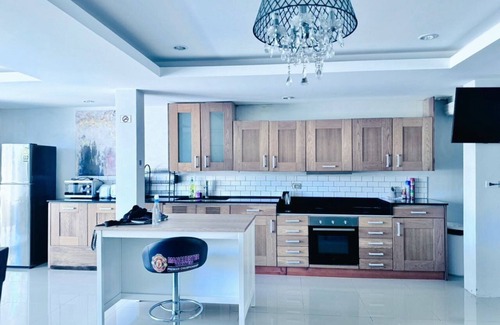 Kathu Casa | 5 dormitorios / baño para 14 personas, piscina privada. 7 kms a Patong