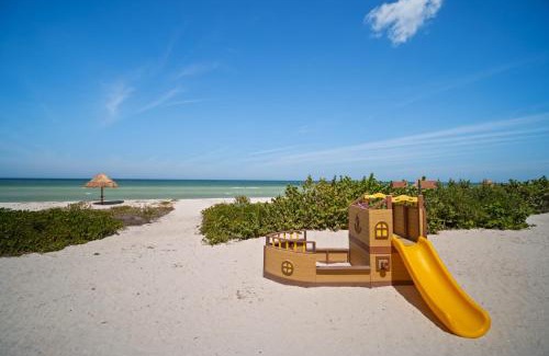 Dzemul Apartamento | 4-Bedroom Beachfront Apartment