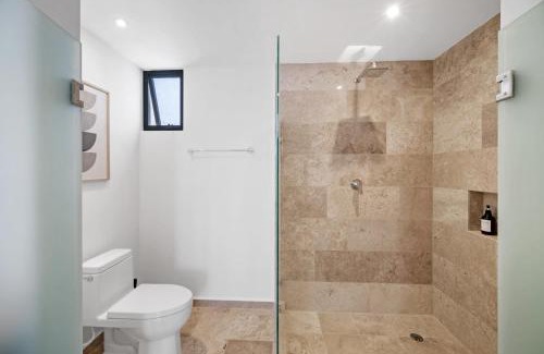 Dzemul Apartamento | 4-Bedroom Beachfront Apartment