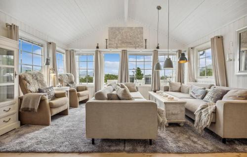 Lødingen Casa | 4 Bedroom Beautiful Home In Lødingen