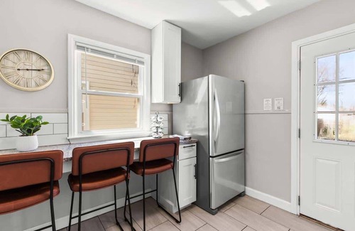 Center Line Casa | 4 Bedroom Bungalow in the "Heart of Metro Detroit"