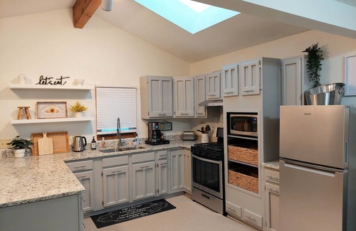 Southwest Minneapolis Casa | 4 Bedroom Bungalow in heart of Minneapolis