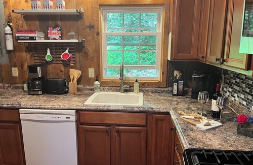 Lost River Cabina | 4-bedroom cabin in idyllic Lost River WV - dog and kid friendly!