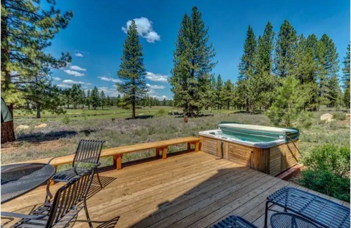 Truckee Cabina | 4 bedroom Cabin with Jacuzzi on the deck