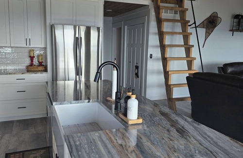 La Follette Cabina | 4 bedroom cabin with breath taking mountain top views, close to off road trails.