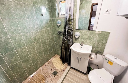 Hoghilag Alquiler De RV | 4-bedroom campground in Prod, WiFi, AC. Happy camping forfamilies, pets, riding.