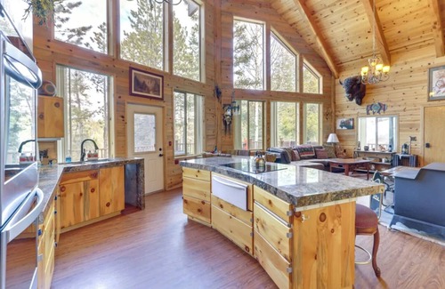 Duck Creek Village Chalet De Esquí | 4-bedroom chalet in amazing Duck Creek Village with wrap around decks