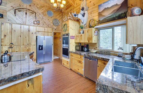 Duck Creek Village Chalet De Esquí | 4-bedroom chalet in amazing Duck Creek Village with wrap around decks