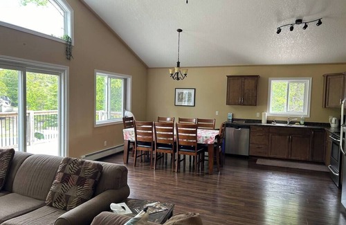 Tobermory Casa | 4 Bedroom Cottage- 129 Big Tub Rd