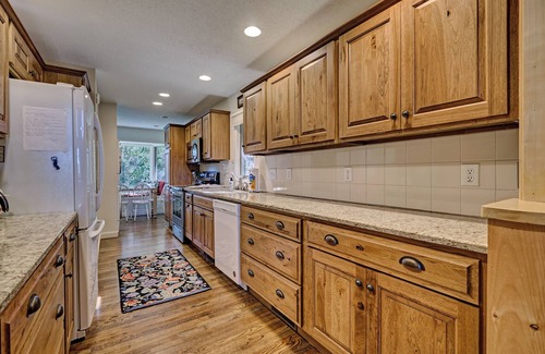 Cashiers Cabaña | 4 Bedroom Cottage located in the High Hampton community of Cashiers, NC - Gabel Cottage