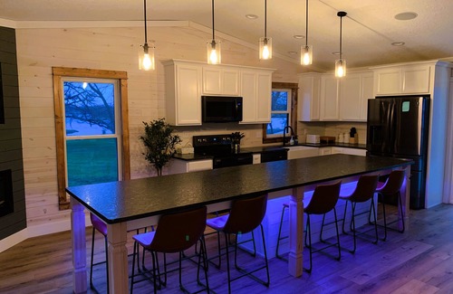 Kellogg Cabaña | 4 bedroom cottage with 2 indoor fireplaces